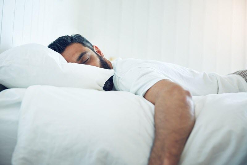چرا دمر خوابیدن بدترین وضعیت ممکن برای سلامت خواب شماست؟ چرا دمر خوابیدن بدترین شرایط ممکن برای سلامت خواب شماست؟