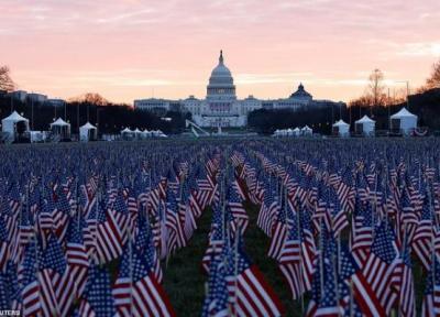 خوشامدگویی آنتی فا به بایدن در روز تحلیف با سوزاندن پرچم آمریکا و شکستن شیشه ها