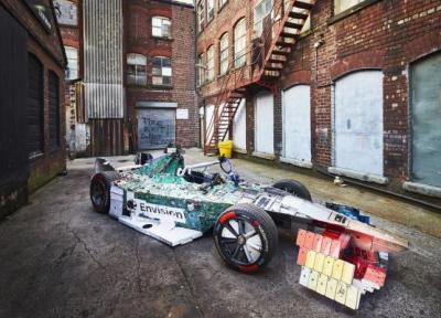 خودرو مسابقه که کاملا از زباله های الکترونیک ساخته شده است! ، حضور جالب آیفون در بدنه!