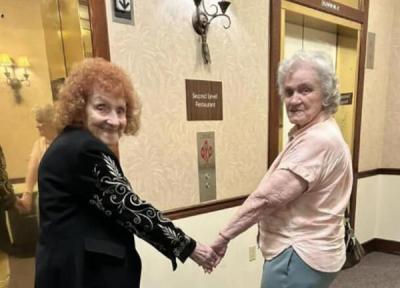 زن 94 ساله، نماد عشق خواهرانه